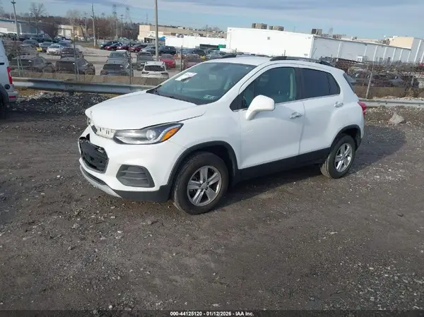 KL7CJPSB7JB613060 2018 CHEVROLET TRAX - Image 2