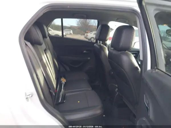 KL7CJPSB7JB613060 2018 CHEVROLET TRAX - Image 8