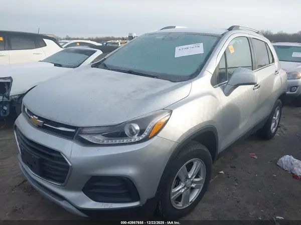 KL7CJPSB7JB613897 2018 CHEVROLET TRAX - Image 2