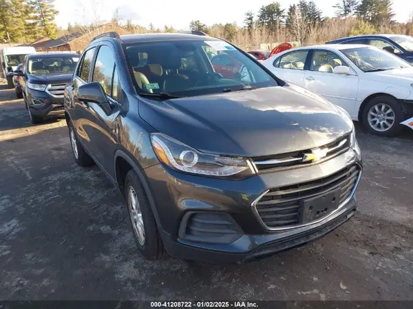 KL7CJPSB7JB637133 2018 CHEVROLET TRAX - Image 1