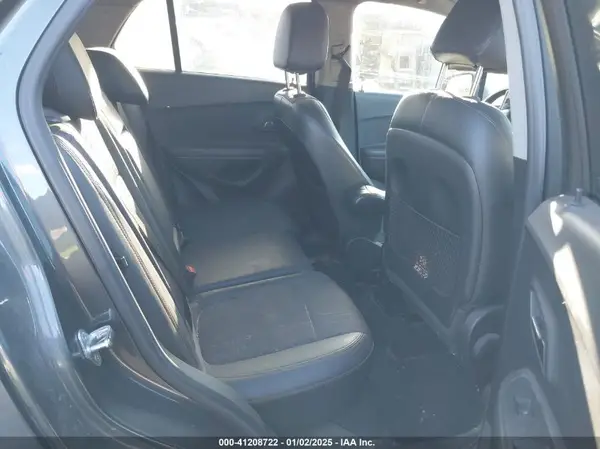 KL7CJPSB7JB637133 2018 CHEVROLET TRAX - Image 8