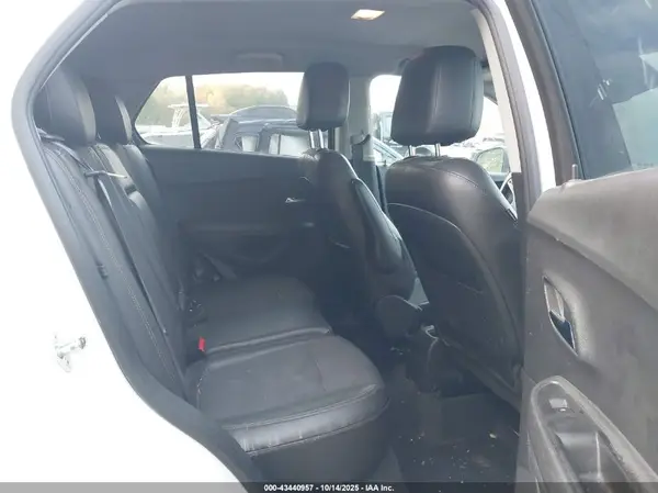 KL7CJPSB7JB654756 2018 CHEVROLET TRAX - Image 8