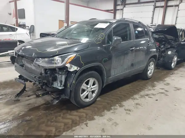 KL7CJPSB7JB662744 2018 CHEVROLET TRAX - Image 2