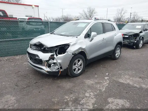 KL7CJPSB7JB679320 2018 CHEVROLET TRAX - Image 2
