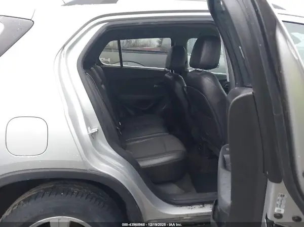 KL7CJPSB7JB679320 2018 CHEVROLET TRAX - Image 8