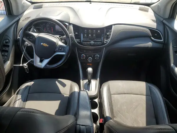 KL7CJPSB7JB680760 2018 CHEVROLET TRAX - Image 8