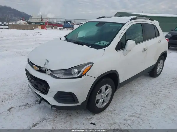 KL7CJPSB7JB685070 2018 CHEVROLET TRAX - Image 2