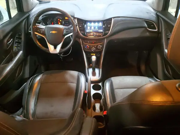 KL7CJPSB7JB685621 2018 CHEVROLET TRAX - Image 8