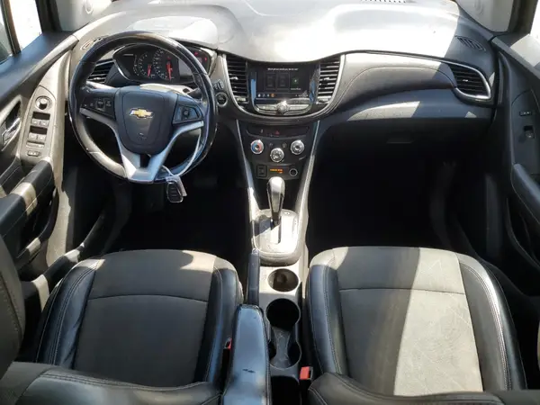 KL7CJPSB7JB686798 2018 CHEVROLET TRAX - Image 8