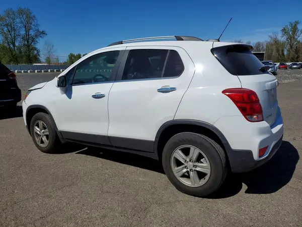 KL7CJPSB7JB695453 2018 CHEVROLET TRAX - Image 2
