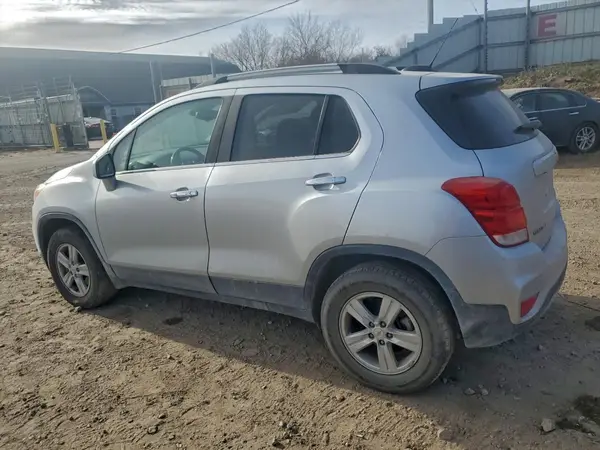 KL7CJPSB7JB709464 2018 CHEVROLET TRAX - Image 2