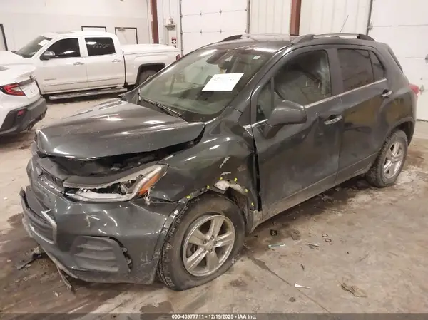 KL7CJPSB7JB716818 2018 CHEVROLET TRAX - Image 2