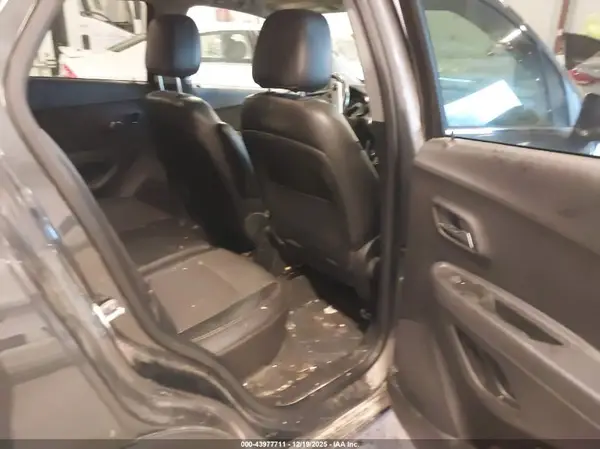 KL7CJPSB7JB716818 2018 CHEVROLET TRAX - Image 8