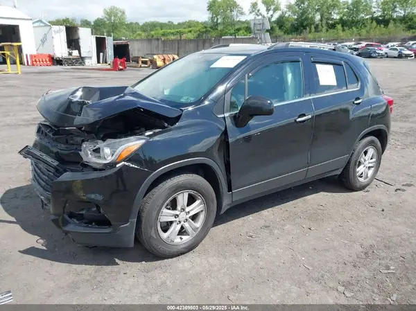 KL7CJPSB7KB732437 2019 CHEVROLET TRAX - Image 2