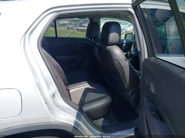 KL7CJPSB7KB838192 2019 CHEVROLET TRAX - Image 8