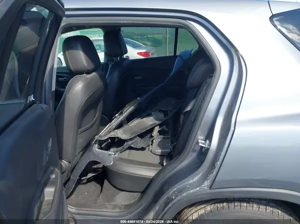 KL7CJPSB7KB895265 2019 CHEVROLET TRAX - Image 8