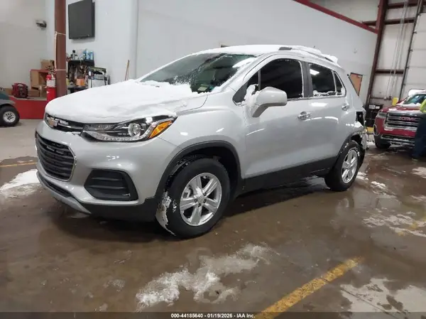 KL7CJPSB7KB959725 2019 CHEVROLET TRAX - Image 2