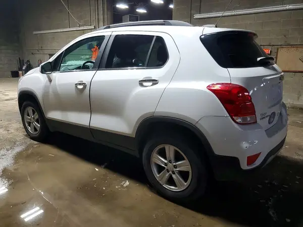 KL7CJPSB7LB000195 2020 CHEVROLET TRAX - Image 2