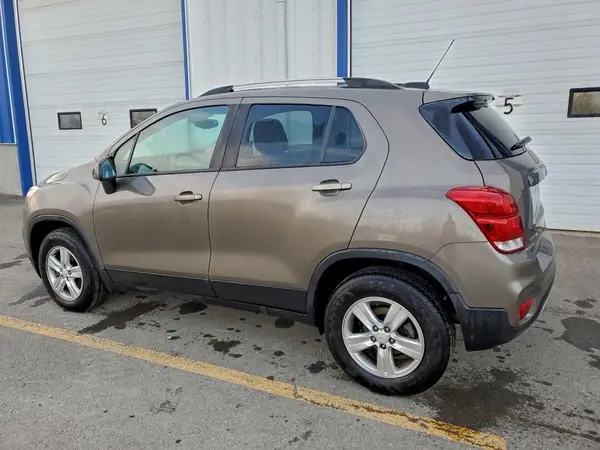 KL7CJPSB7MB300109 2021 CHEVROLET TRAX - Image 2