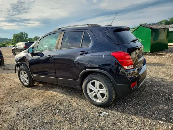 KL7CJPSB7MB316777 2021 CHEVROLET TRAX - Image 2
