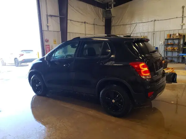 KL7CJPSB7MB323647 2021 CHEVROLET TRAX - Image 2