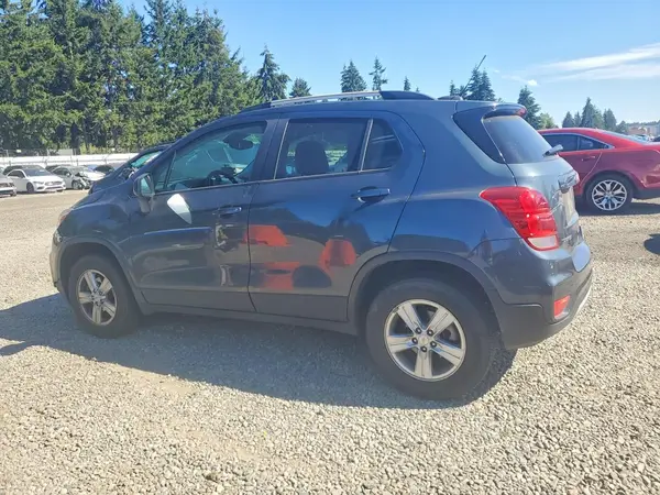 KL7CJPSB7MB325415 2021 CHEVROLET TRAX - Image 2
