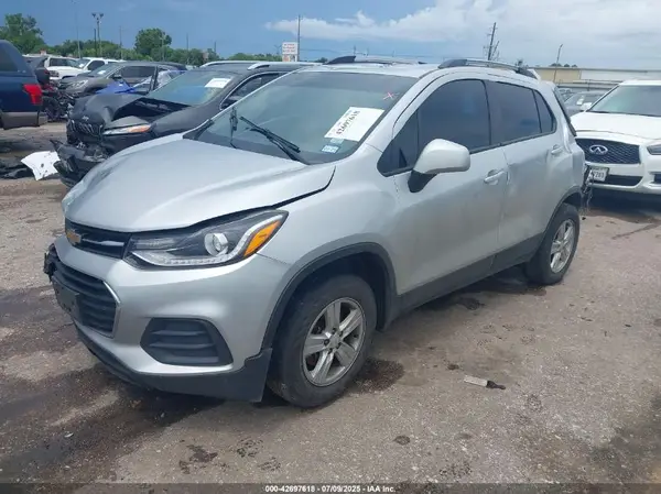 KL7CJPSB7MB326760 2021 CHEVROLET TRAX - Image 2