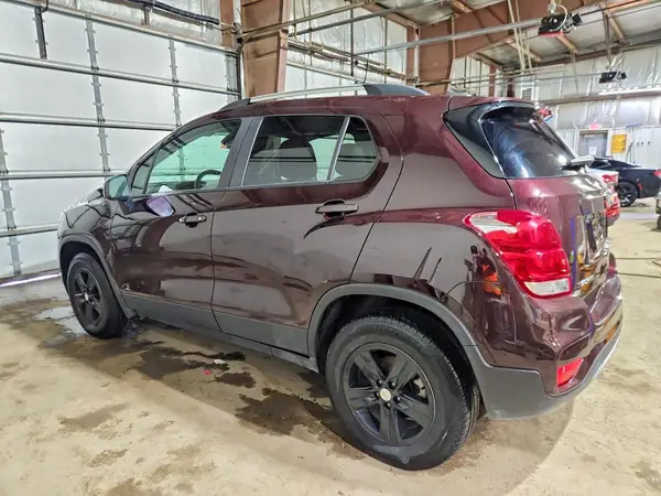 KL7CJPSB7MB346636 2021 CHEVROLET TRAX - Image 2