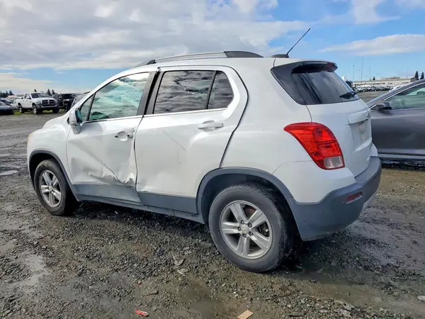 KL7CJPSB8GB573807 2016 CHEVROLET TRAX - Image 2