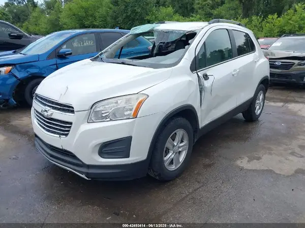KL7CJPSB8GB634217 2016 CHEVROLET TRAX - Image 2