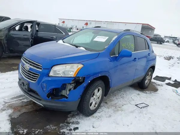 KL7CJPSB8GB635593 2016 CHEVROLET TRAX - Image 2