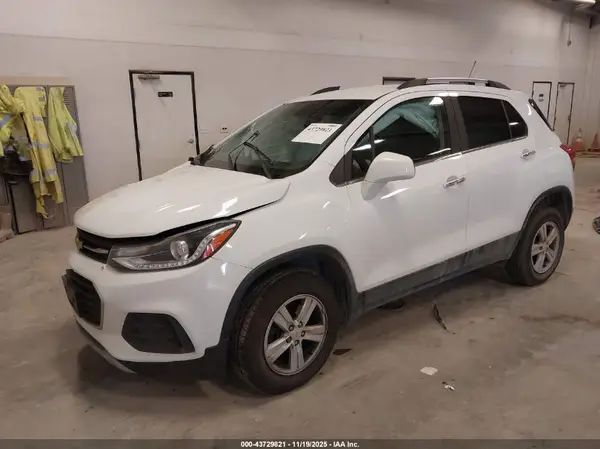 KL7CJPSB8HB208450 2017 CHEVROLET TRAX - Image 2