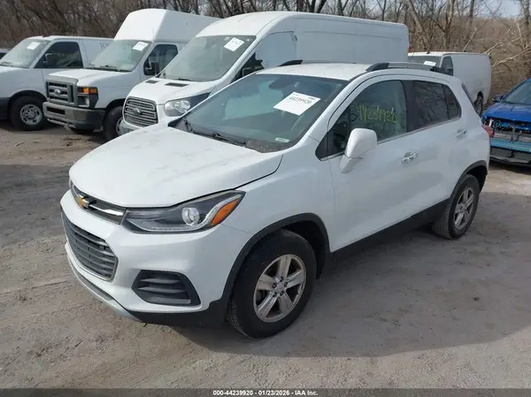 KL7CJPSB8JB545948 2018 CHEVROLET TRAX - Image 2