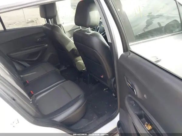 KL7CJPSB8JB545948 2018 CHEVROLET TRAX - Image 8