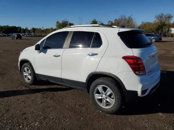 KL7CJPSB8JB551152 2018 CHEVROLET TRAX - Image 2