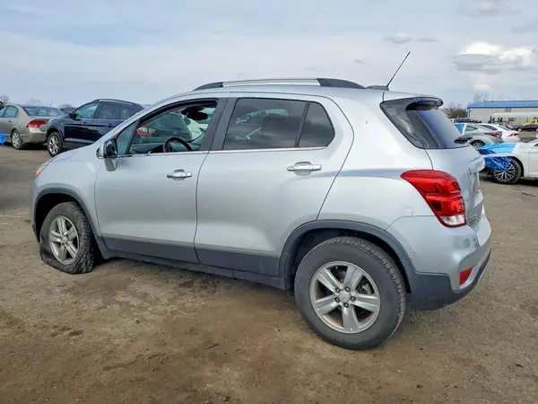 KL7CJPSB8JB580876 2018 CHEVROLET TRAX - Image 2