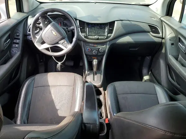 KL7CJPSB8JB580876 2018 CHEVROLET TRAX - Image 8