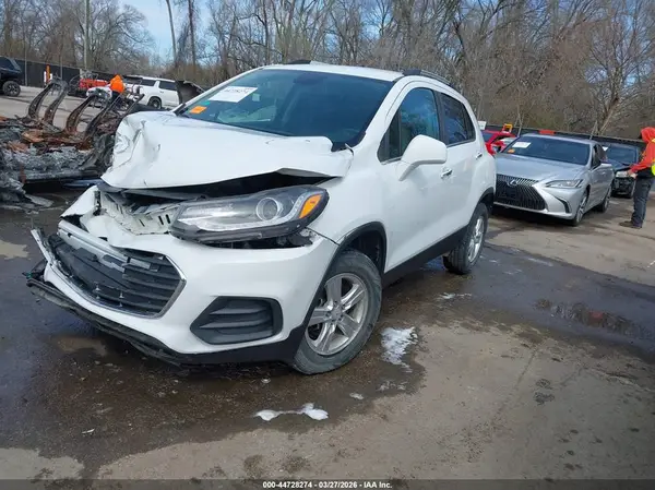 KL7CJPSB8JB601208 2018 CHEVROLET TRAX - Image 2
