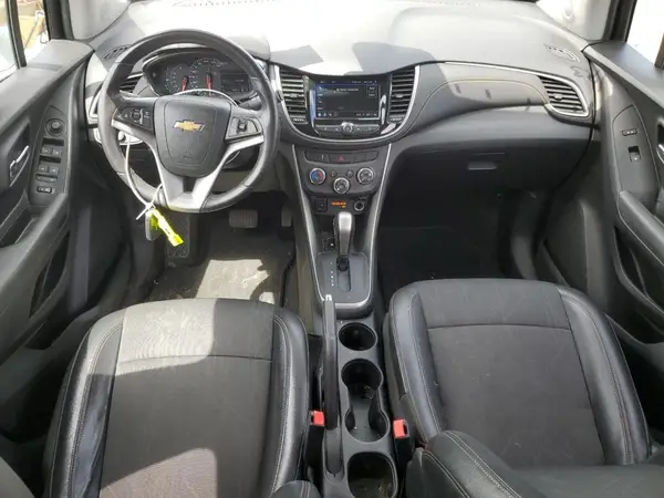 KL7CJPSB8JB605856 2018 CHEVROLET TRAX - Image 8