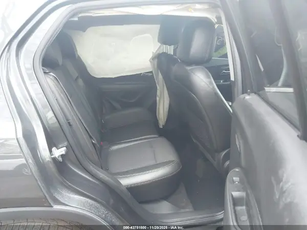 KL7CJPSB8JB610832 2018 CHEVROLET TRAX - Image 8