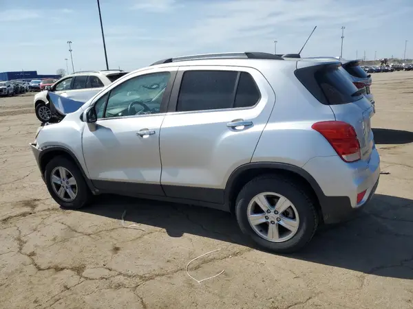 KL7CJPSB8JB612452 2018 CHEVROLET TRAX - Image 2