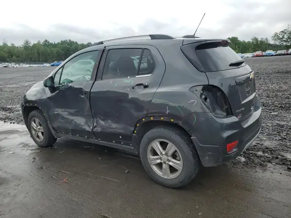 KL7CJPSB8JB638078 2018 CHEVROLET TRAX - Image 2