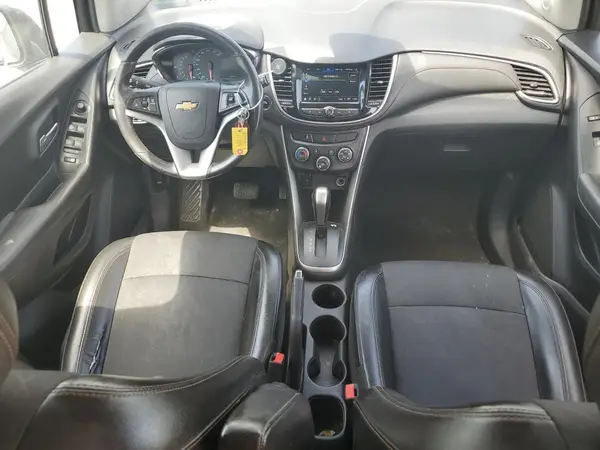 KL7CJPSB8JB646942 2018 CHEVROLET TRAX - Image 8