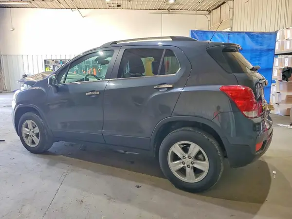 KL7CJPSB8JB647945 2018 CHEVROLET TRAX - Image 2