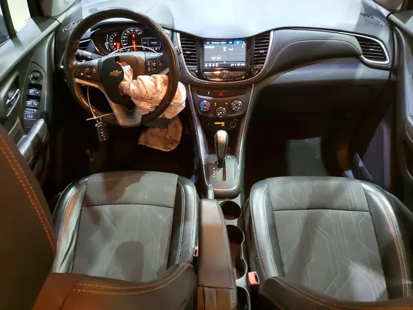 KL7CJPSB8JB647945 2018 CHEVROLET TRAX - Image 8