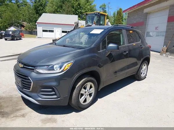 KL7CJPSB8JB649825 2018 CHEVROLET TRAX - Image 2