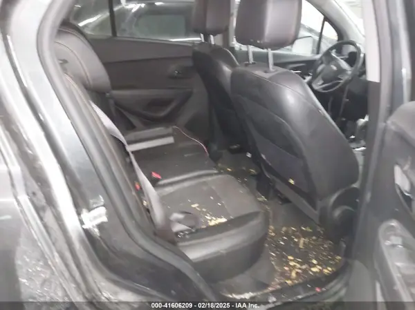 KL7CJPSB8JB653745 2018 CHEVROLET TRAX - Image 8