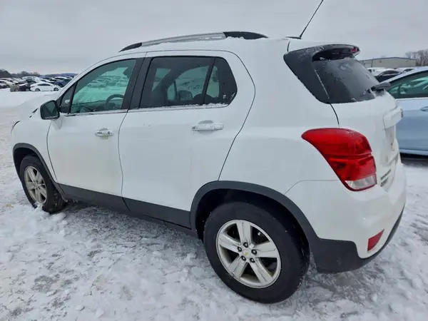 KL7CJPSB8JB657407 2018 CHEVROLET TRAX - Image 2