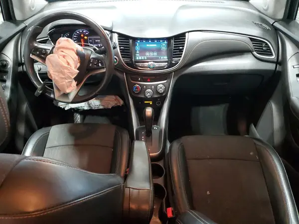 KL7CJPSB8JB671694 2018 CHEVROLET TRAX - Image 8