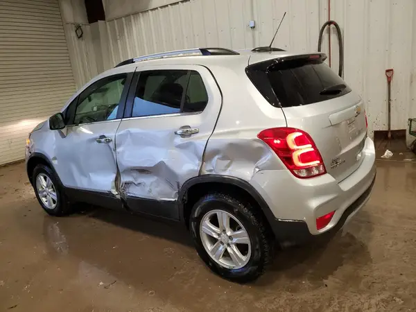 KL7CJPSB8JB693811 2018 CHEVROLET TRAX - Image 2